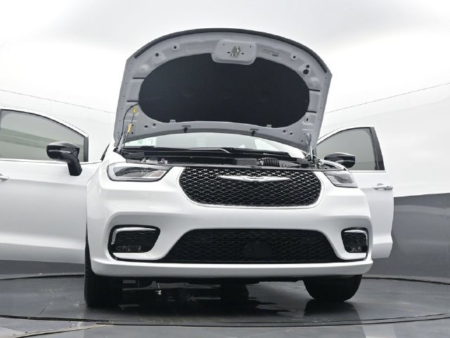 New 2025 Chrysler Pacifica Select w/ Uconnect Theater Family Group AWD/4WD image 58