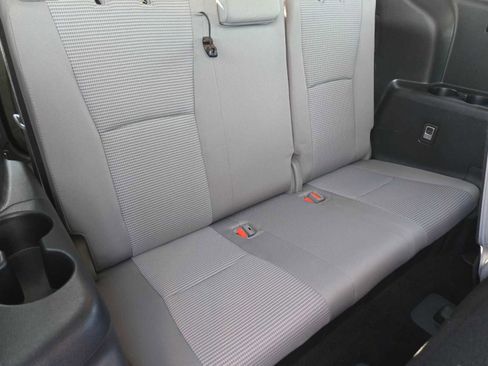 Used 2021 Toyota Highlander LE image 14