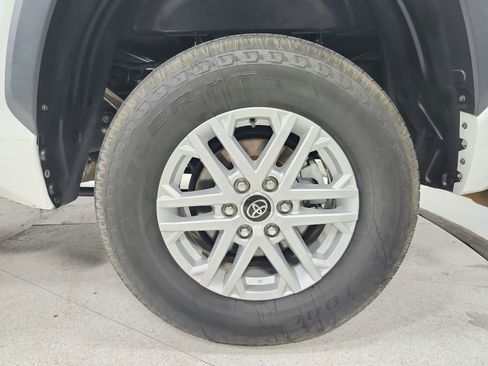 Used 2022 Toyota Tundra SR5 w/ SR5 Convenience Package AWD/4WD image 46