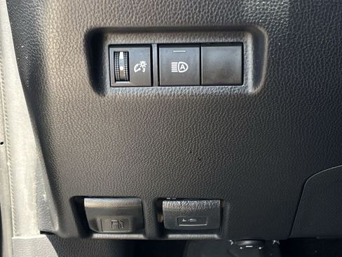 Used 2021 Toyota RAV4 LE w/ Carpet Mat Package (TMS) FWD image 20