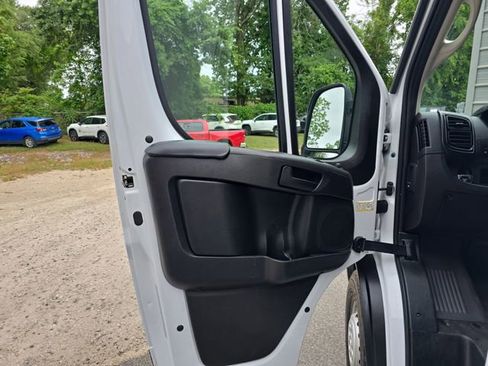Used 2025 RAM ProMaster 2500 w/ Convenience Group FWD image 15