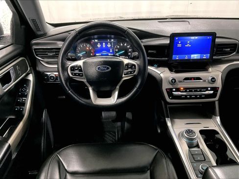 Used 2021 Ford Explorer XLT w/ Equipment Group 202A image 18