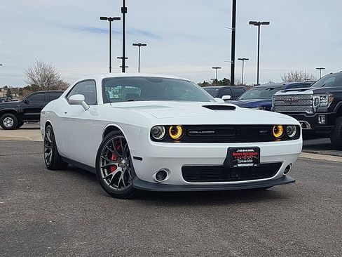 Used 2015 Dodge Challenger SRT w/ Technology Group image 2