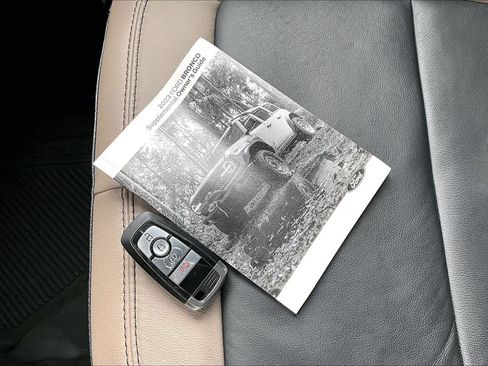 Used 2023 Ford Bronco Wildtrak image 14