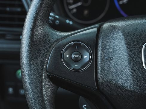 Used 2019 Honda HR-V LX image 24