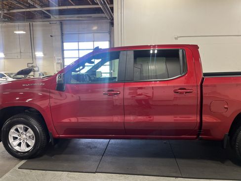 Used 2020 Chevrolet Silverado 1500 LT w/ Fleet Comfort Package AWD/4WD image 11