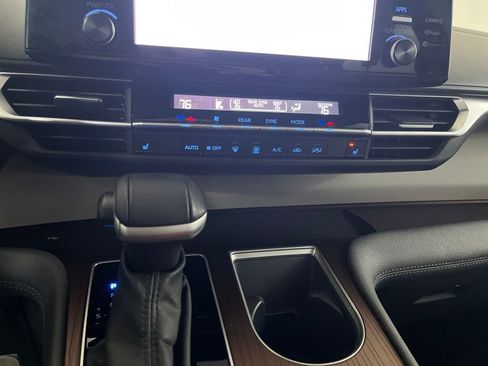 Used 2024 Toyota Sienna XLE image 67