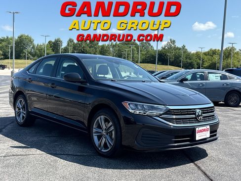 Used 2024 Volkswagen Jetta SE FWD image 1