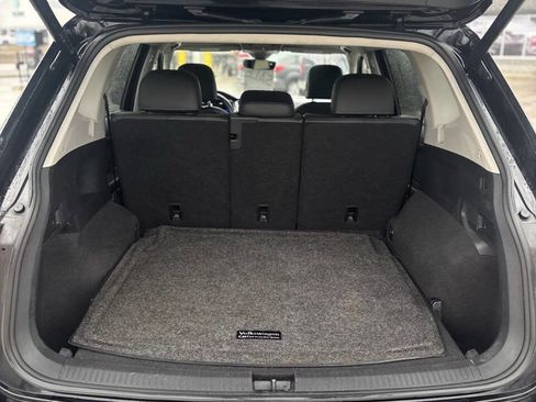 Used 2022 Volkswagen Tiguan SE w/ Panoramic Sunroof Package image 22