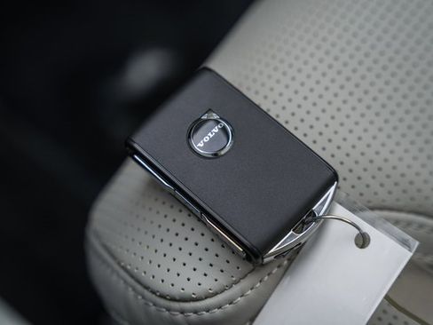 New 2026 Volvo XC60 B5 Ultra w/ Protection Package Premier image 44