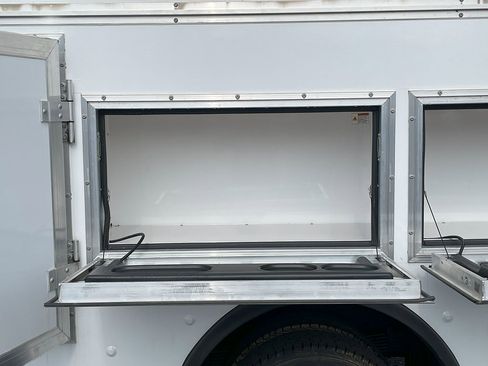 Used 2022 Chevrolet Express 3500 w/ Power Convenience Package image 10