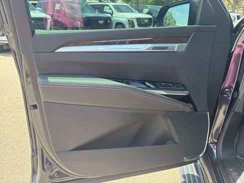 Certified 2026 Cadillac Escalade ESV Platinum Sport w/ LPO, ONYX Package AWD/4WD image 5