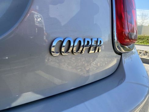 Used 2019 MINI Cooper 4-Door Hardtop w/ Signature Upholstery Package image 11