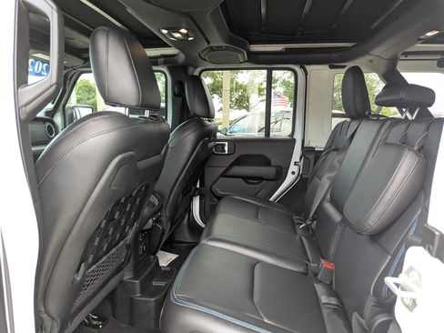Used 2021 Jeep Wrangler Unlimited Rubicon 4xe w/ Safety Group AWD/4WD image 19