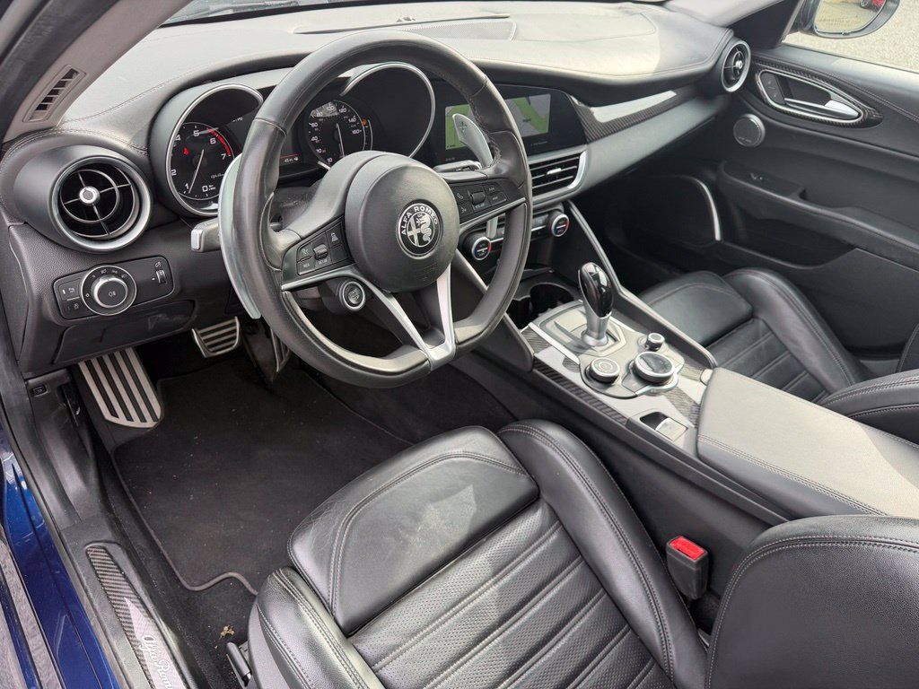 Used 2019 Alfa Romeo Giulia Ti AWD/4WD image 15