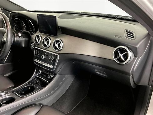 Used 2018 Mercedes-Benz GLA 250 4MATIC image 25