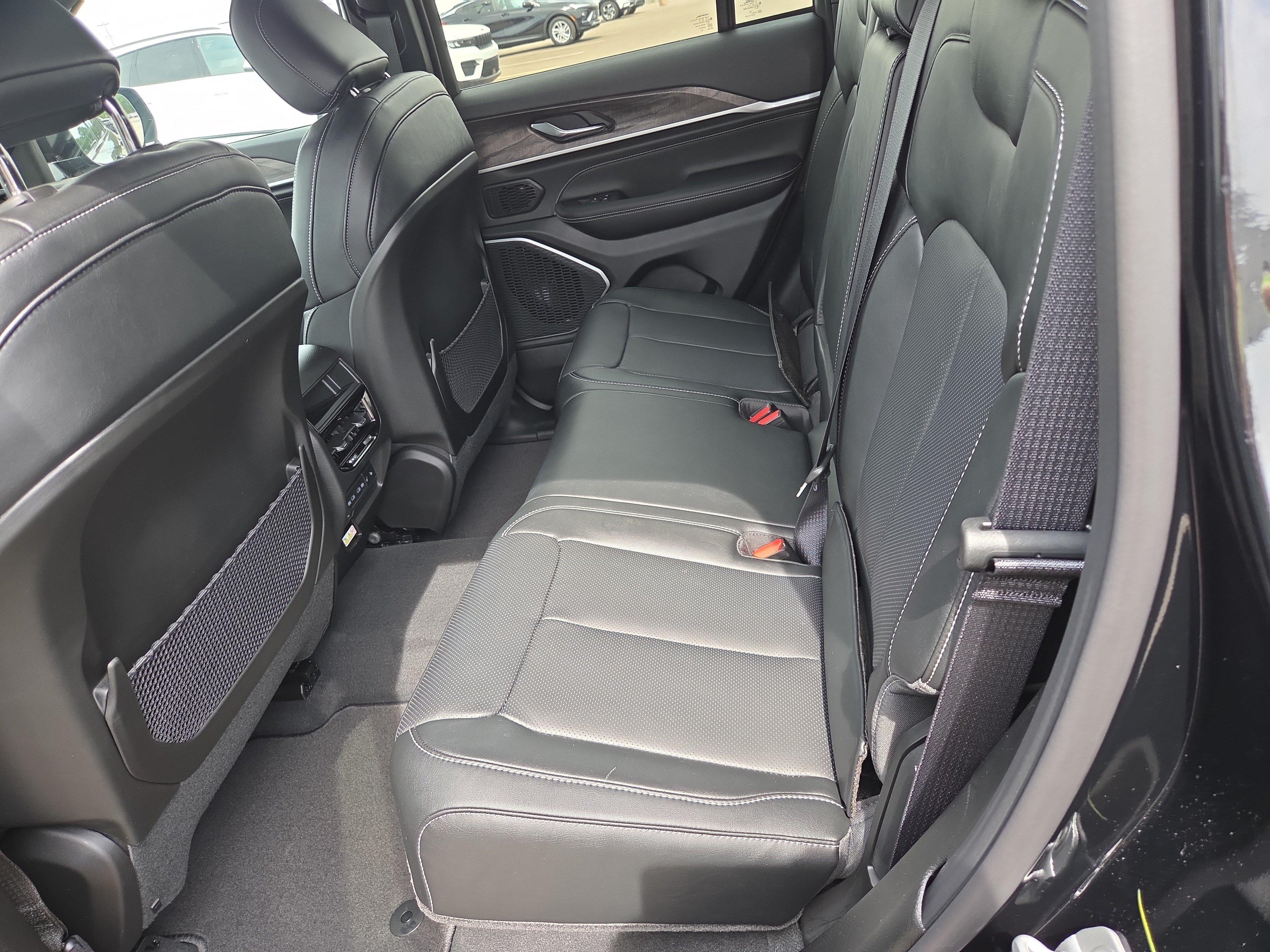 New 2027 Jeep Grand Cherokee Limited AWD/4WD image 6