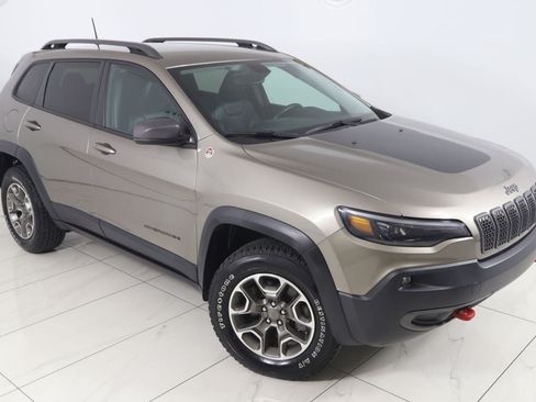 Used 2020 Jeep Cherokee Trailhawk w/ Cold Weather Group AWD/4WD image 16