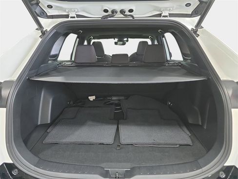 Used 2021 Toyota RAV4 SE image 29