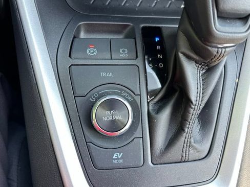Used 2025 Toyota RAV4 XLE AWD/4WD image 15