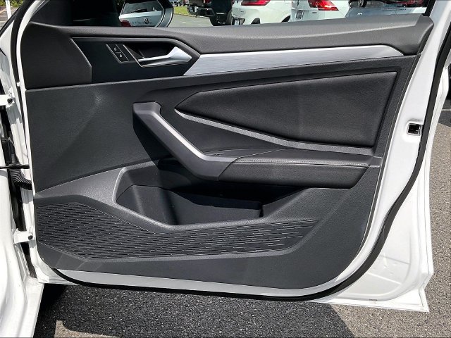 Certified 2025 Volkswagen Jetta Sport FWD image 28