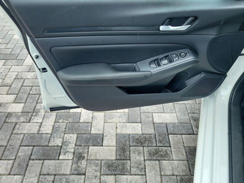 Used 2025 Nissan Altima 2.5 SV w/ SV Premium Package FWD image 22