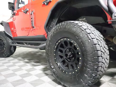 Used 2016 Jeep Wrangler Unlimited Sahara w/ Connectivity Group AWD/4WD image 11