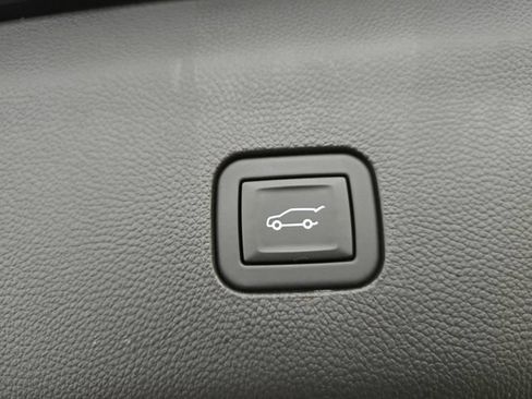 Used 2024 Buick Enclave Essence w/ Sport Touring Edition AWD/4WD image 33