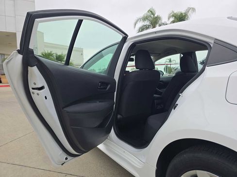 Used 2025 Toyota Corolla LE FWD image 17