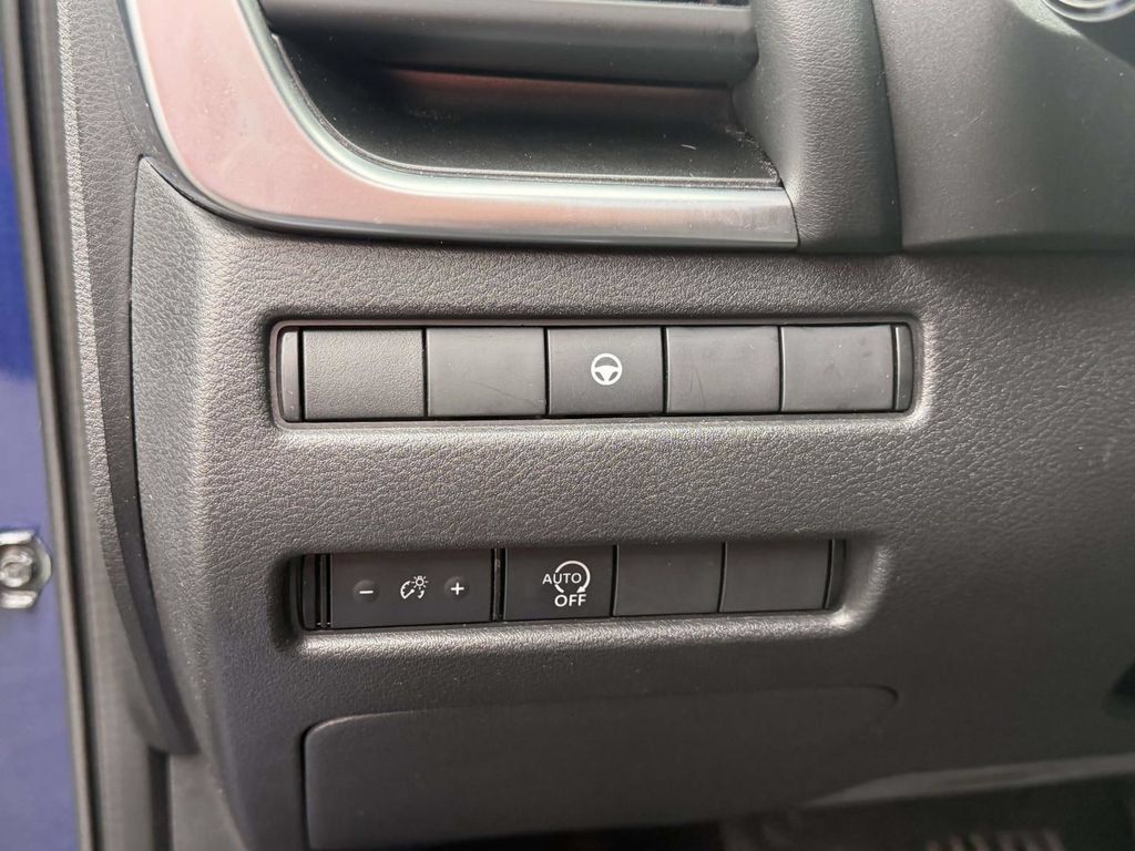 Used 2023 Nissan Rogue SV FWD image 27