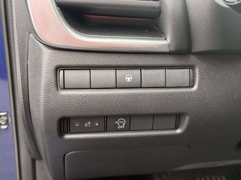 Used 2023 Nissan Rogue SV FWD image 27
