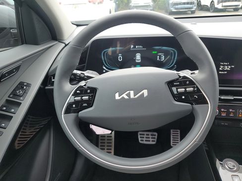 New 2025 Kia Niro SX Touring image 19