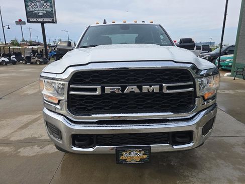 Used 2022 RAM 3500 Tradesman w/ Chrome Appearance Group AWD/4WD image 11