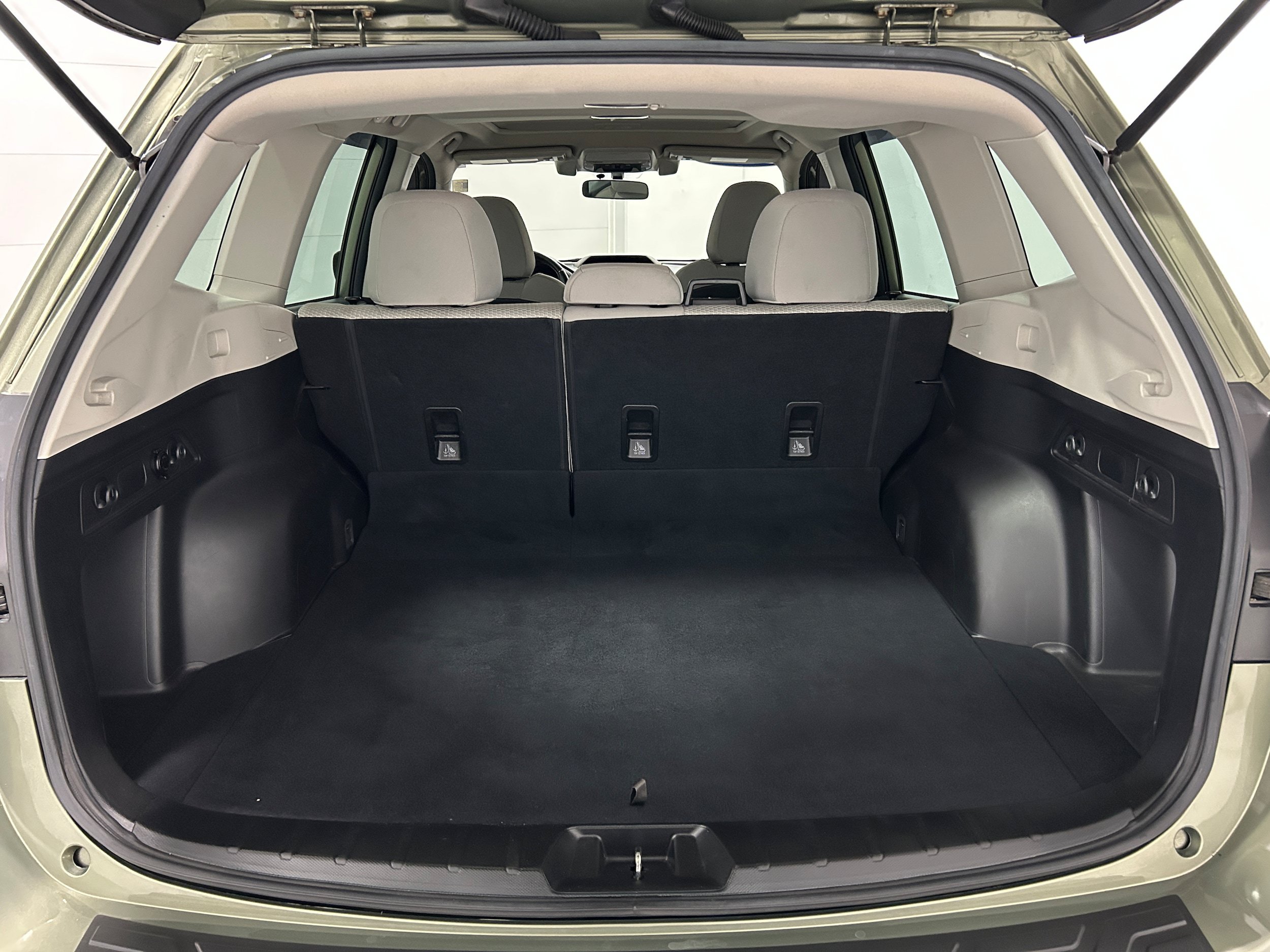 Used 2020 Subaru Forester Premium AWD/4WD image 34