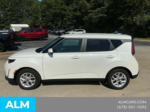 Used 2025 Kia Soul LX w/ LX Technology Package FWD image 2