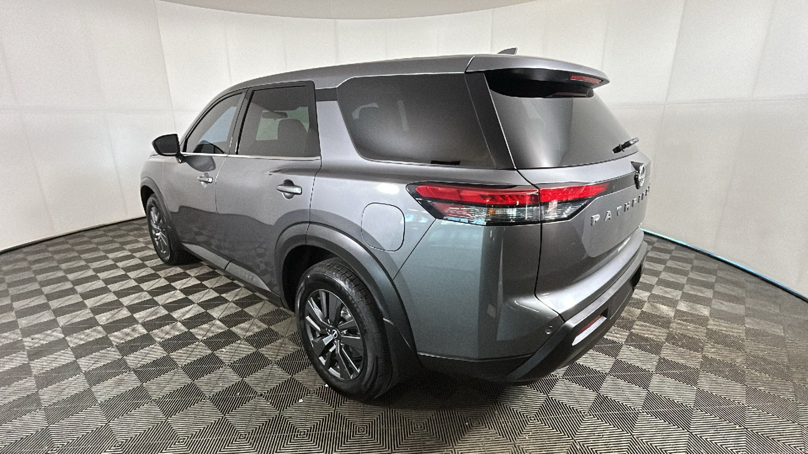 Used 2023 Nissan Pathfinder S AWD/4WD image 5