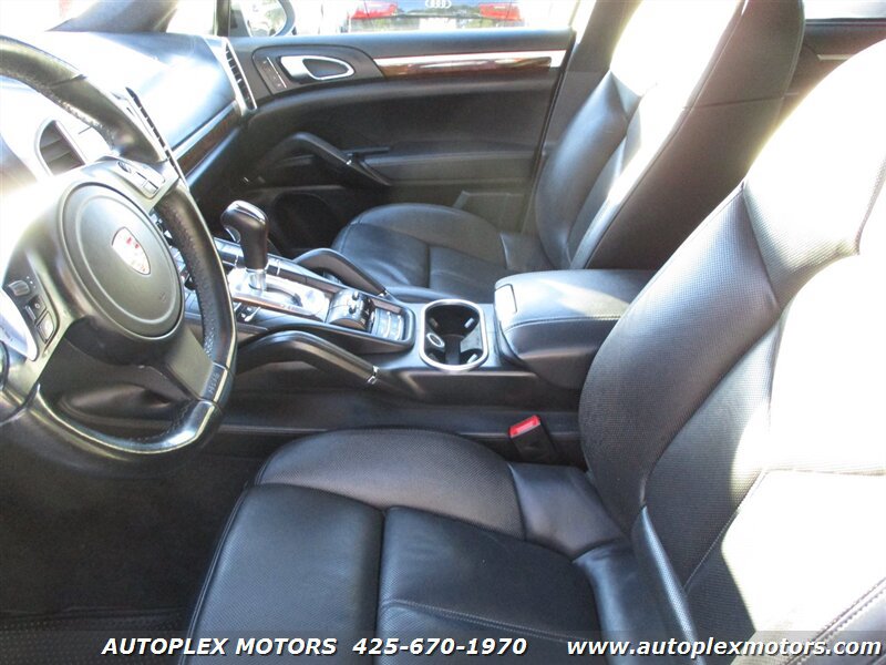 Used 2011 Porsche Cayenne Turbo AWD/4WD image 27