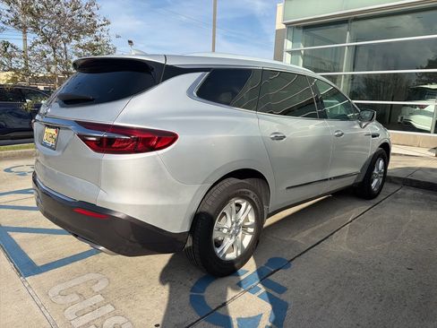 Used 2021 Buick Enclave Essence w/ Sound and Sites Package image 10