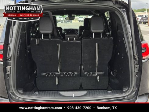 Used 2025 Chrysler Pacifica Select FWD image 9