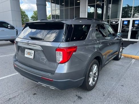 Certified 2022 Ford Explorer XLT w/ Equipment Group 202A RWD image 4