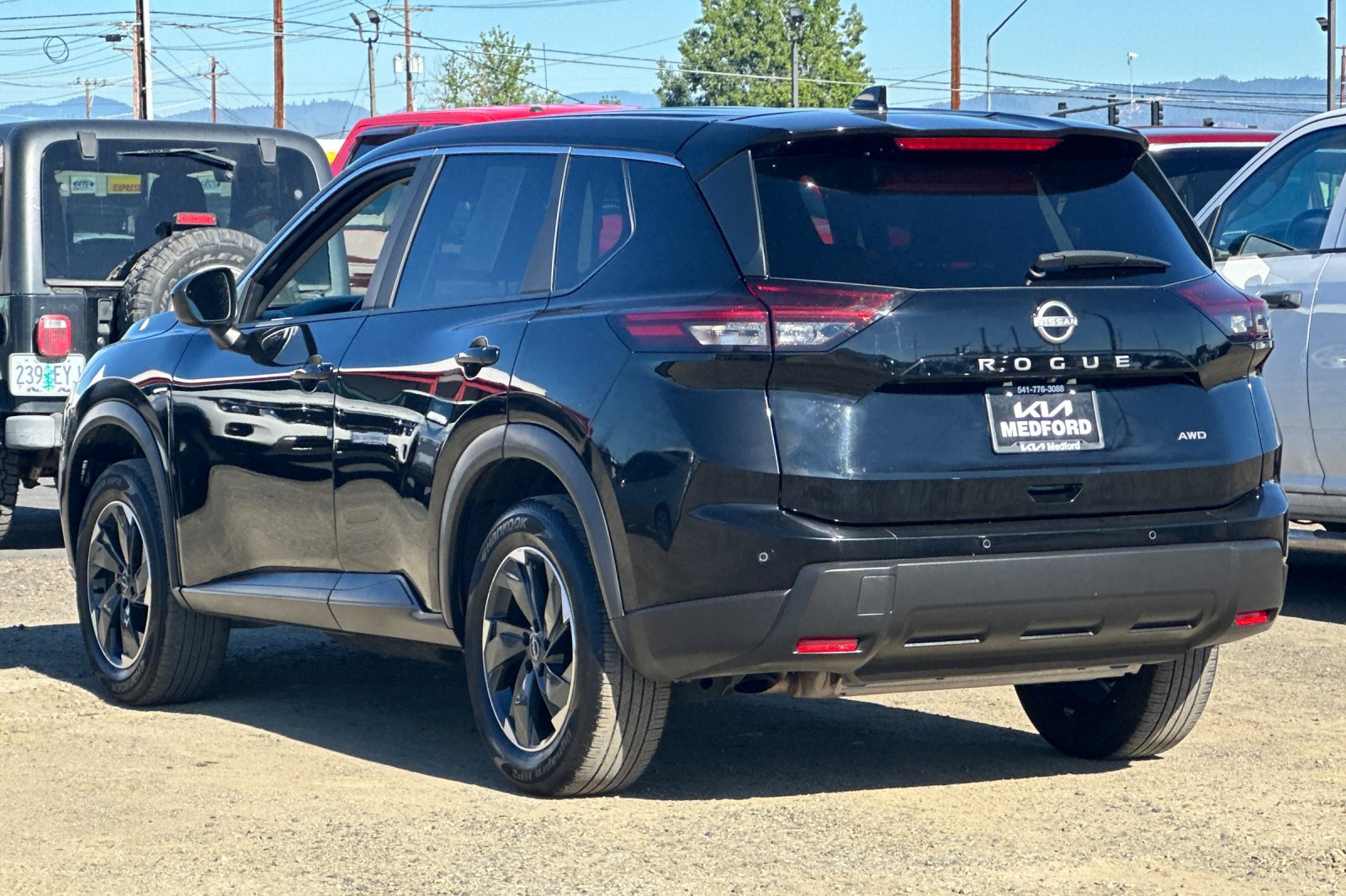 Used 2025 Nissan Rogue SV AWD/4WD image 7