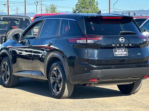 Used 2025 Nissan Rogue SV AWD/4WD image 7