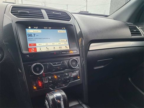 Used 2018 Ford Explorer XLT w/ Equipment Group 202A image 30
