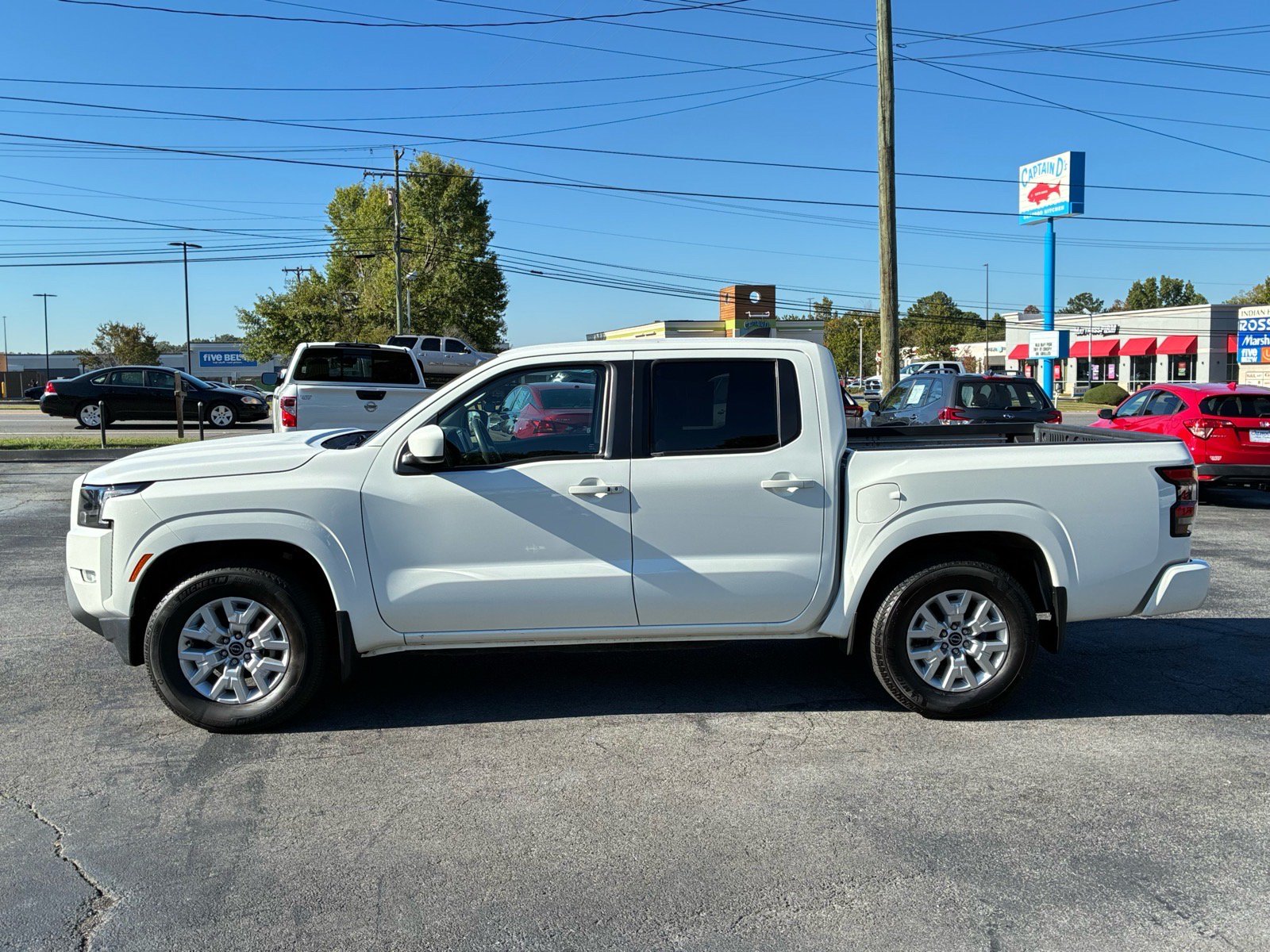 Used 2024 Nissan Frontier SV w/ SV Convenience Package RWD image 3