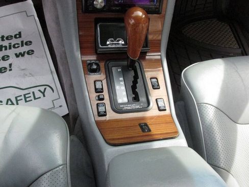 Used 1992 Mercedes-Benz 400 E image 25