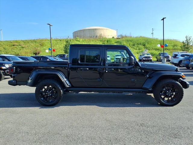 Used 2025 Jeep Gladiator Sport AWD/4WD image 5