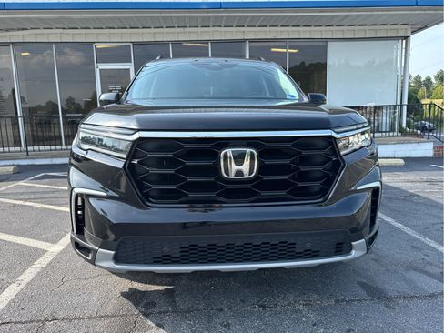 Used 2024 Honda Pilot Touring image 3