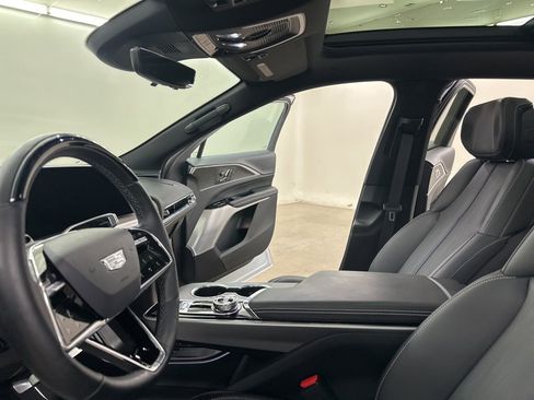 Certified 2025 Cadillac Lyriq Luxury w/ LPO, Floor Liner Package AWD/4WD image 36