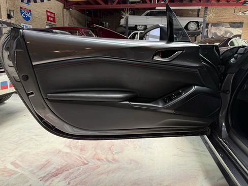 Used 2019 MAZDA MX-5 Miata RF Club RWD image 9