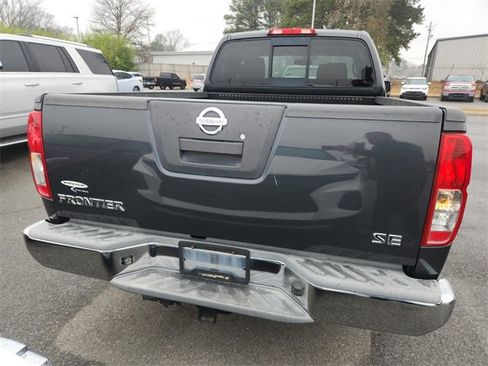 Used 2010 Nissan Frontier SE w/ SE Value Truck Pkg image 3